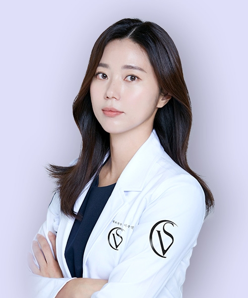 ลีซูยอน  หมอใหญ่ประจำสาขาซองซู - สาขาซองซู
