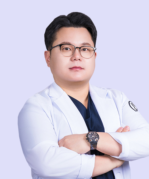 ปาร์คด็อกยอง  หมอใหญ่ประจำสาขาคูวอล - สาขาคูวอล